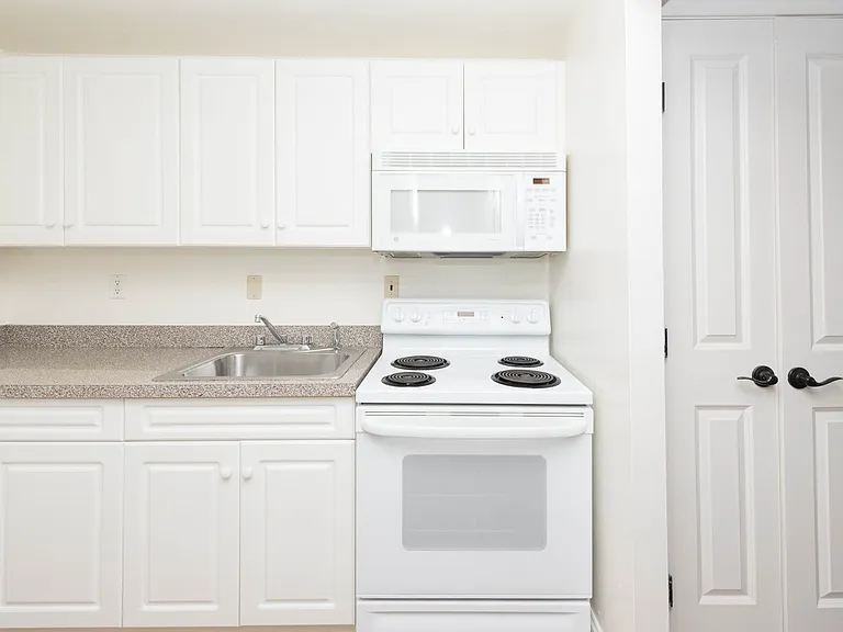 Lakewood Apartments — Photo 6