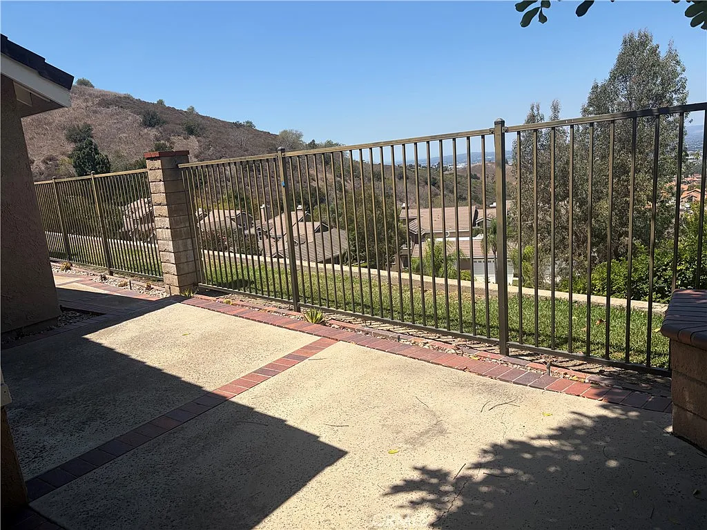 3 bed, 1793 sqft, $4,300 — Photo 3