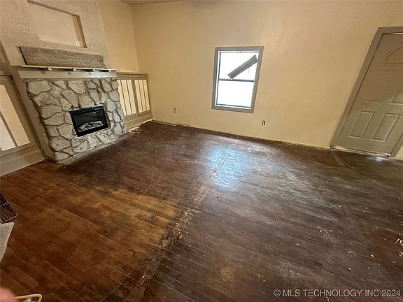5th image of 320 W 5th St