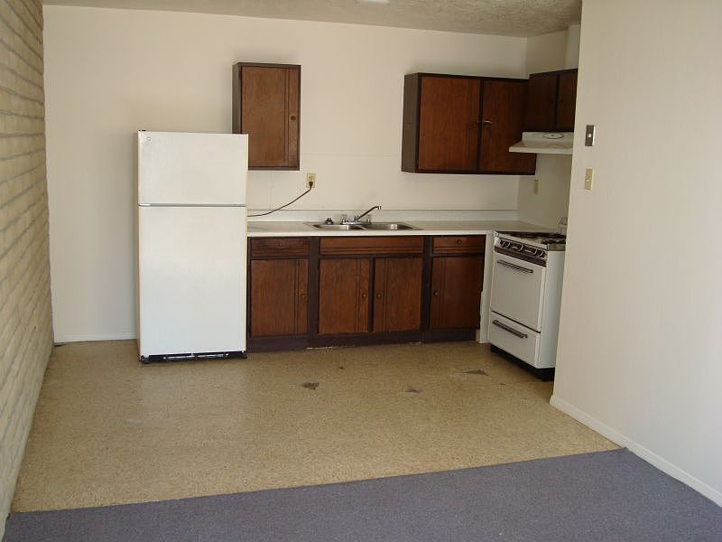 2nd image of 1016 Glade Ln APT 10