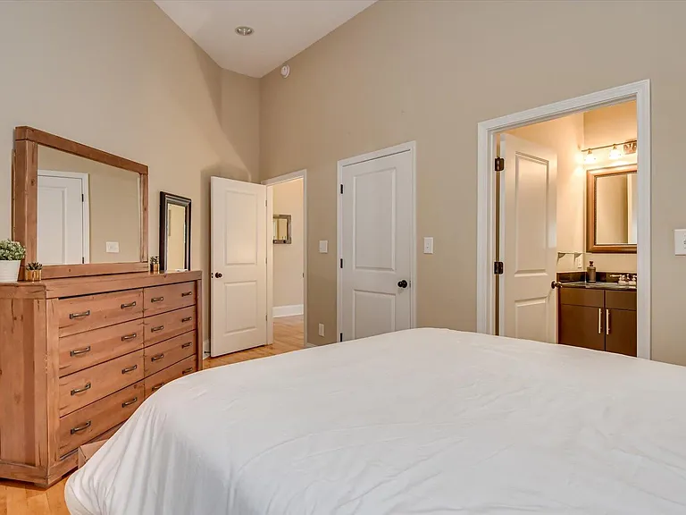 936 Broad St #304 — Photo 16