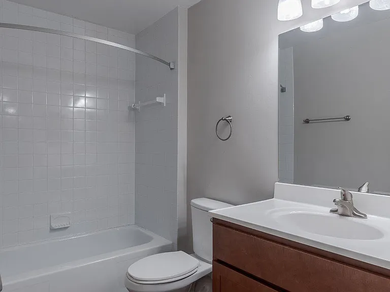 Nineteen North Apartments and Townhomes — Photo 11