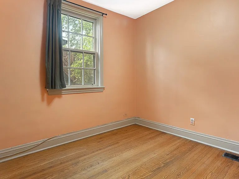 38 Marlborough Ave — Photo 50