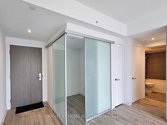 3rd image of 161 Roehampton Ave #1502