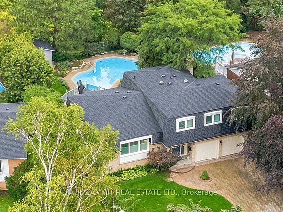 3rd image of 67 Dawn Hill Trl