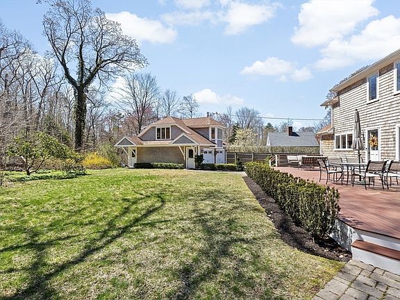 3rd image of 9 Lily Pond Ln