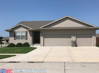 928 Joey Cir, Grand Island, NE 68803
