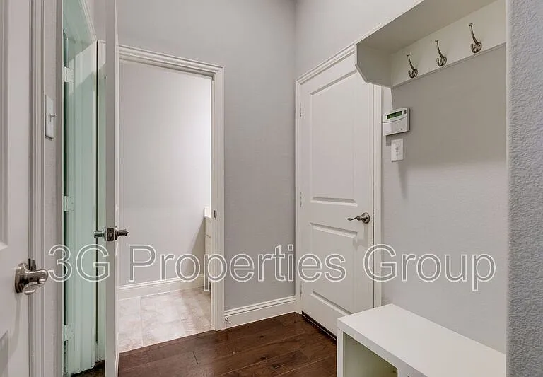 3521 Camden Ct — Photo 8