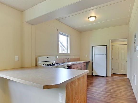 2nd image of 120 5th St NE APT 1