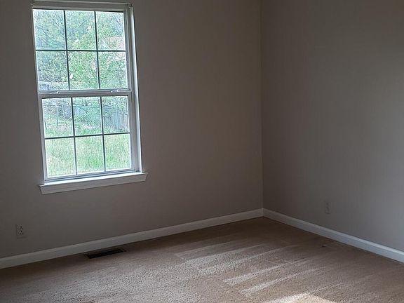 4th image of 578 Kathryn Ct
