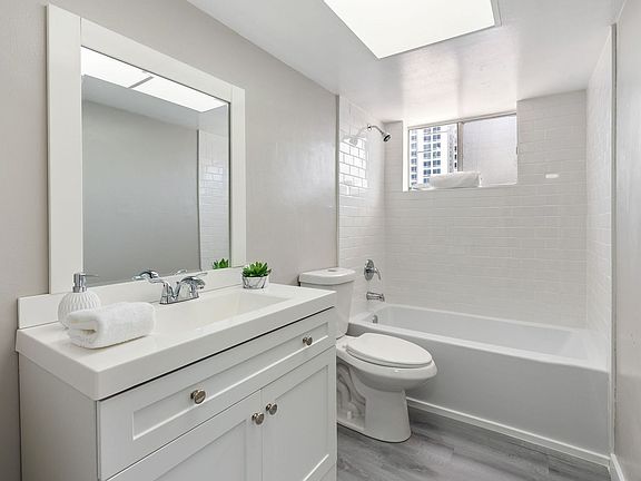 5th image of 501 SE 23rd St #1
