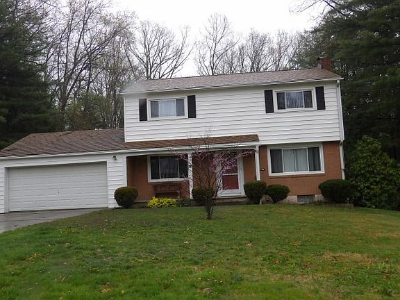 3rd image of 16 Ellen Dr