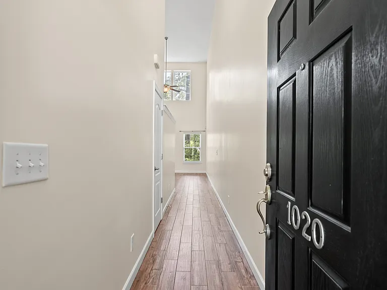 1020 Fairway Ln — Photo 3
