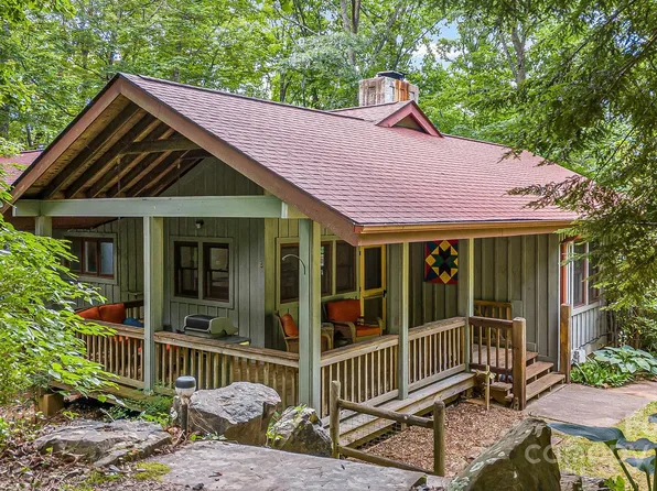 21 Leisure Ln, Swannanoa, NC 28778