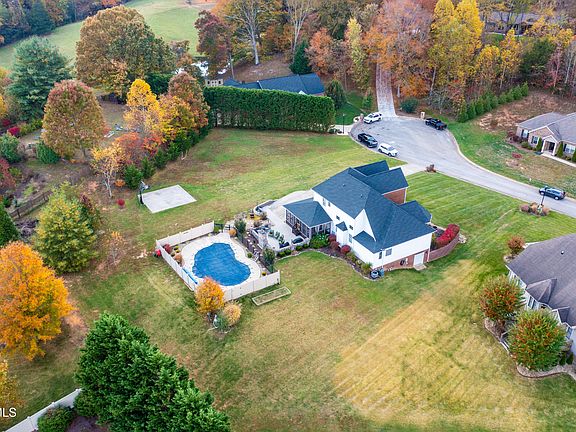 3rd image of 119 Fawnwood Ct