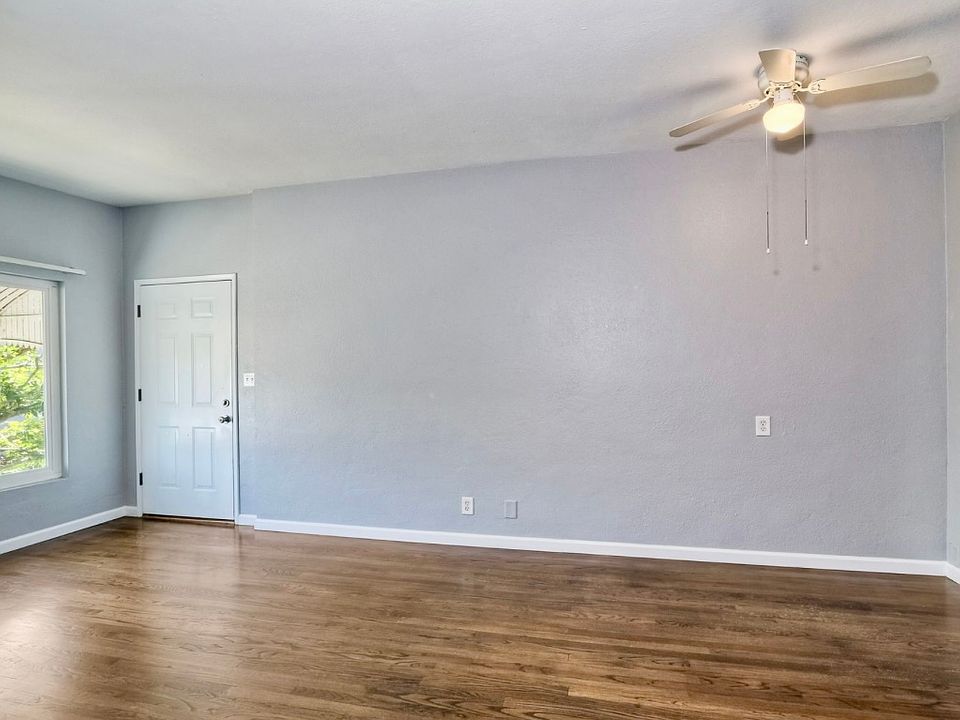 1st image of 3557 College Ave