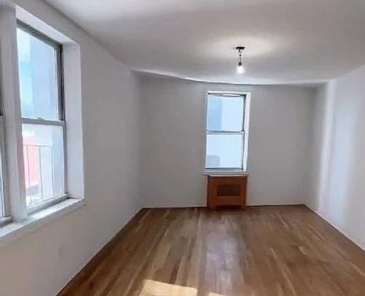4th image of 1625 Emmons Ave APT 3K