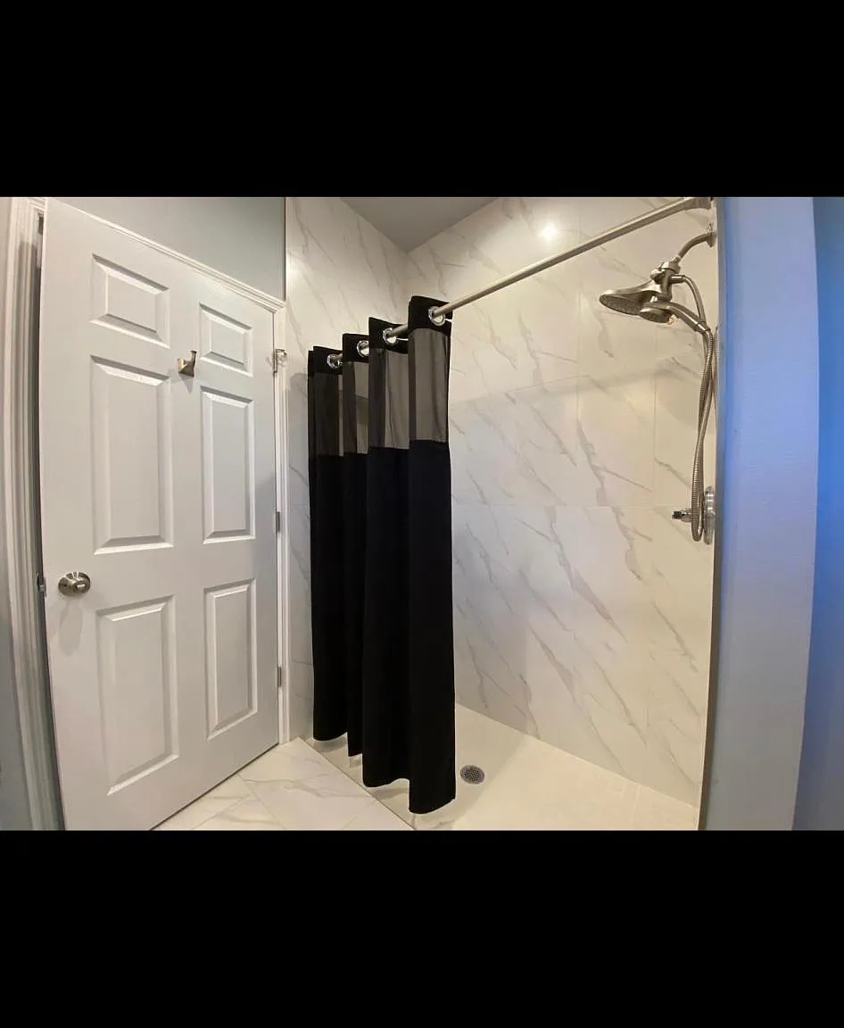 2427 Mallory Ave — Photo 3