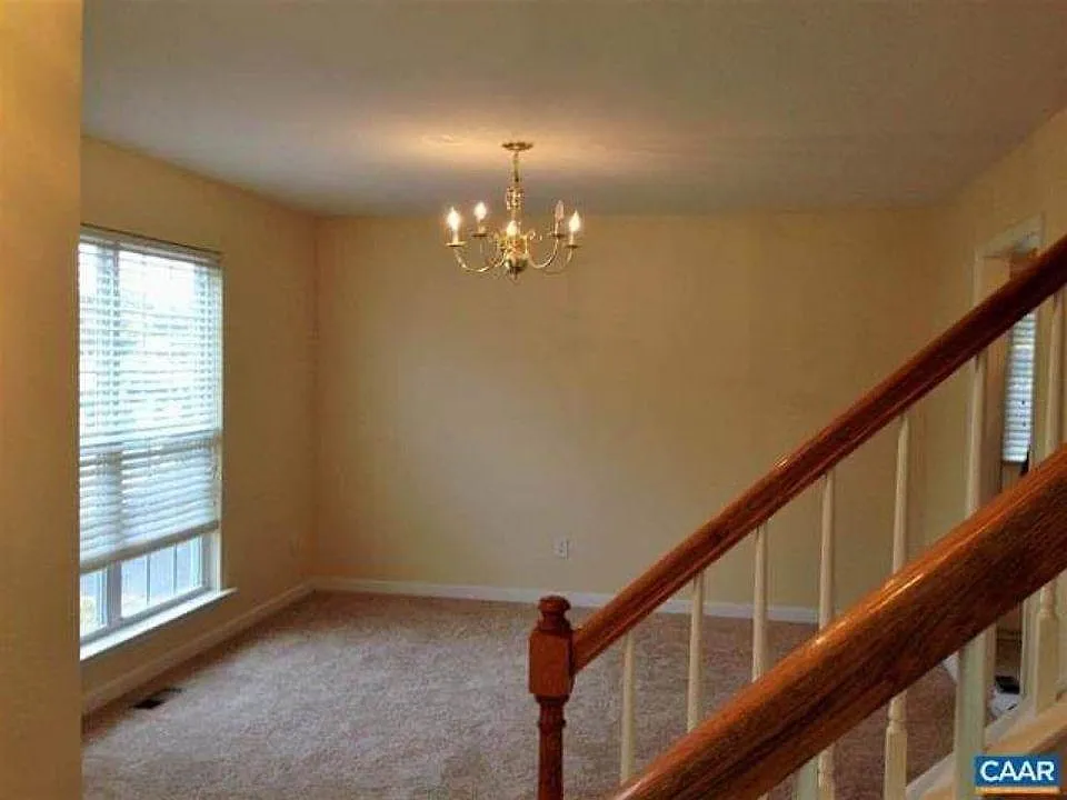 Building Photo - 2605 Village Dr