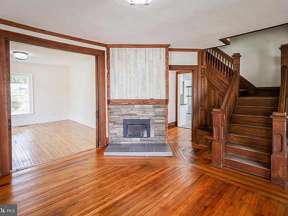 4th image of 506 S Main St