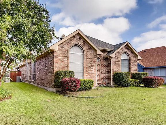 2nd image of 3317 Briar Ln