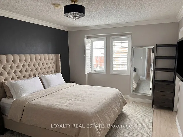 33 Sprucedale Way — Photo 7