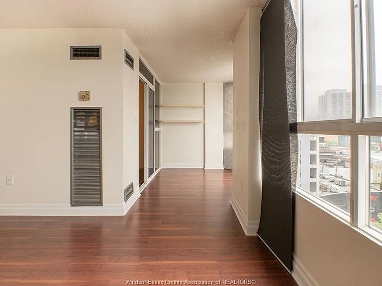 75 Riverside Dr E #901 — Photo 11