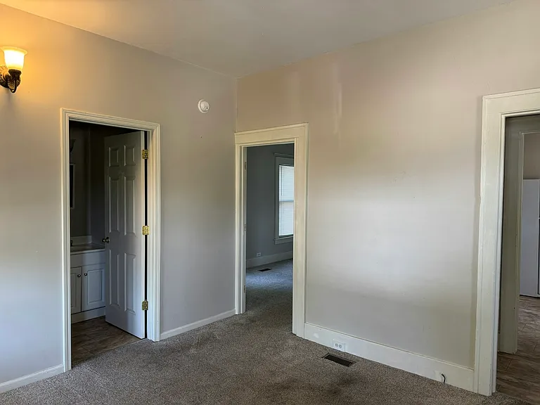 518 Crowell St — Photo 6