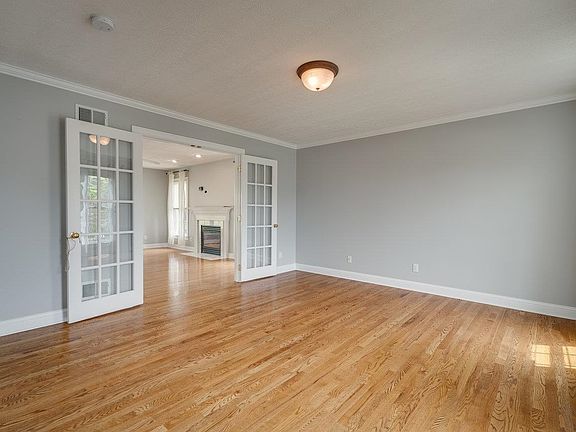 5th image of 3233 Barrington Dr