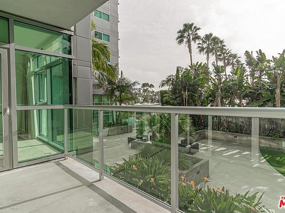 3rd image of 13650 Marina Pointe Dr Unit 404