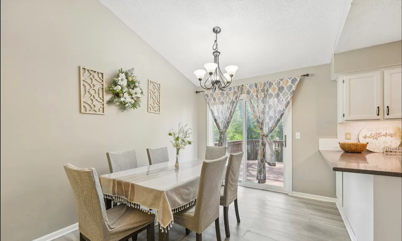 4 bed, 1896 sqft, $3,000 — Photo 3