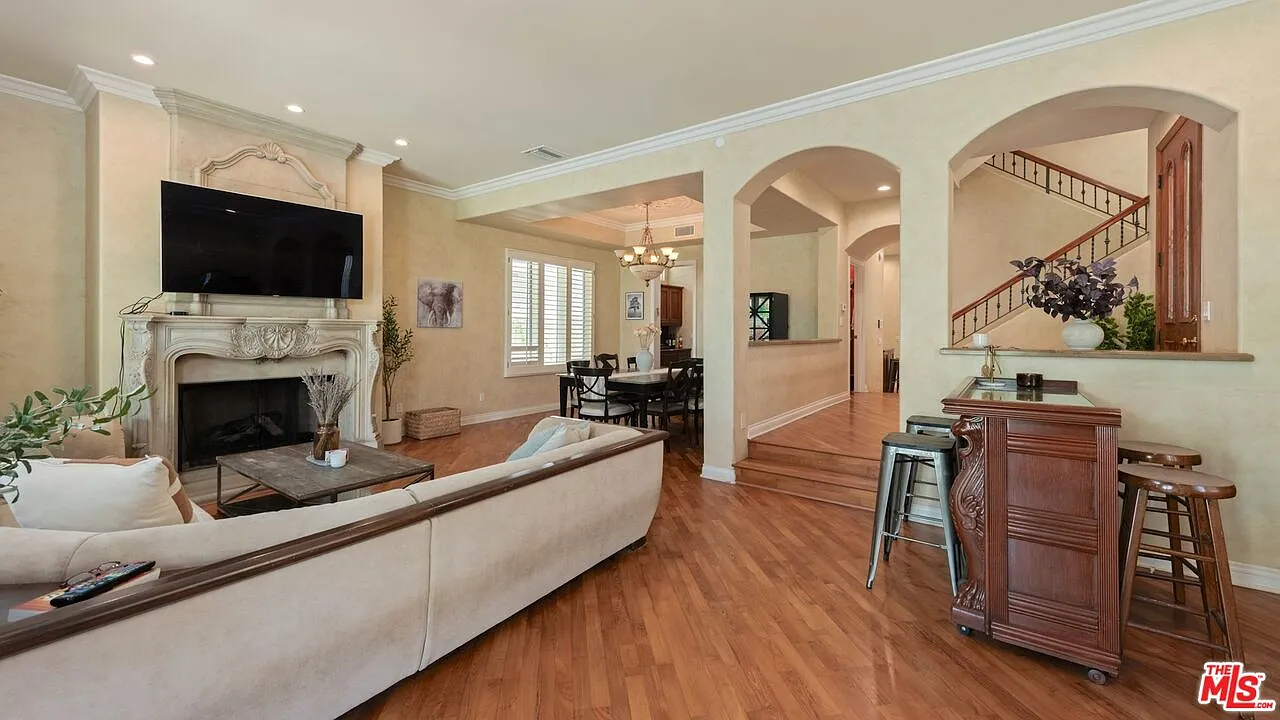 4 bed, 4.5 bath, 3520 sqft, $14,500 — Photo 4