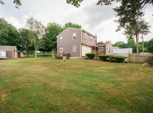 26 Peckham Ln, Tiverton, RI 02878