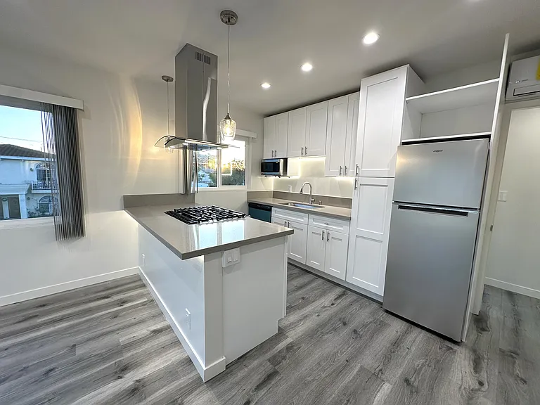 1720 Butler Ave #5A — Photo 4