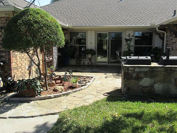 2nd image of 5020 Lake View Cir