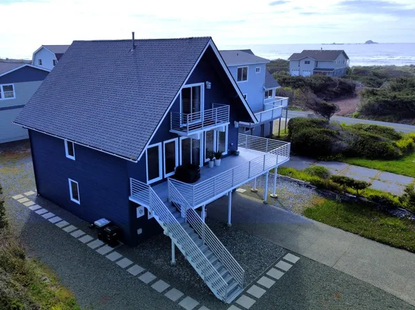 93890 Pebble Pl, Gold Beach, OR 97444