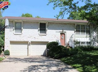 2224 Seaton Ave, Manhattan, KS 66502