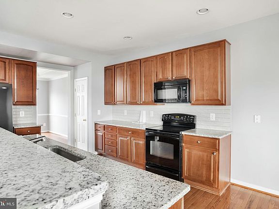 4th image of 1197 Fairfax St