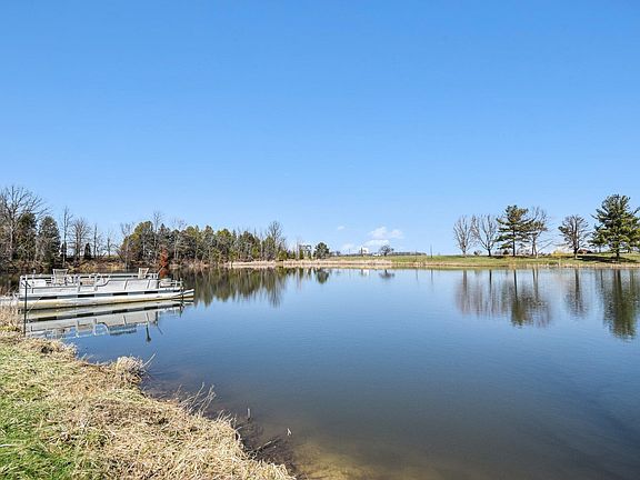 3rd image of 10647 Hawthorn Rd