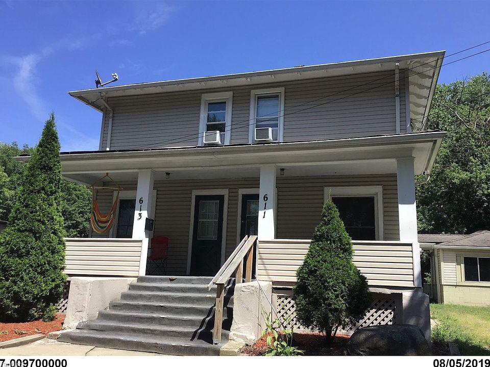 611 Oak St- Front