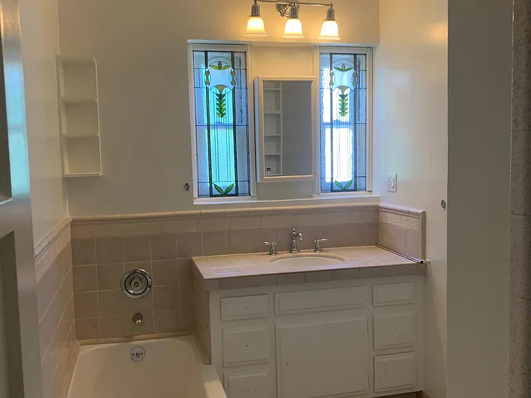 725 N Fairview St — Photo 12