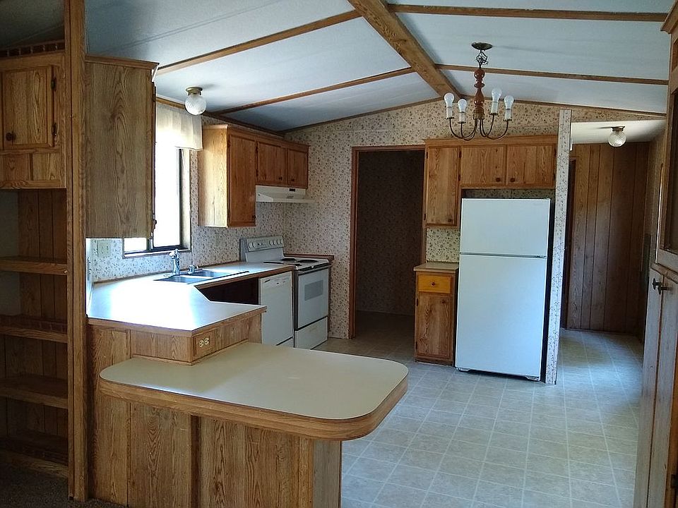 2nd image of 221 NE Larson Lake Ln