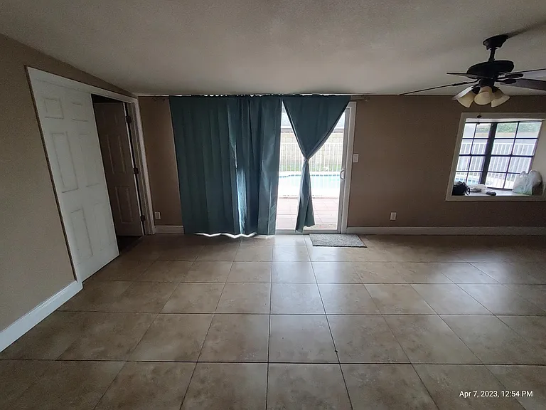 955 S 33rd Pl — Photo 6