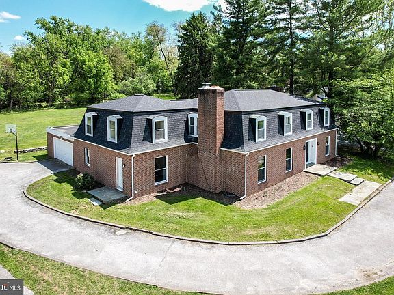 2nd image of 919 Winchester Dr