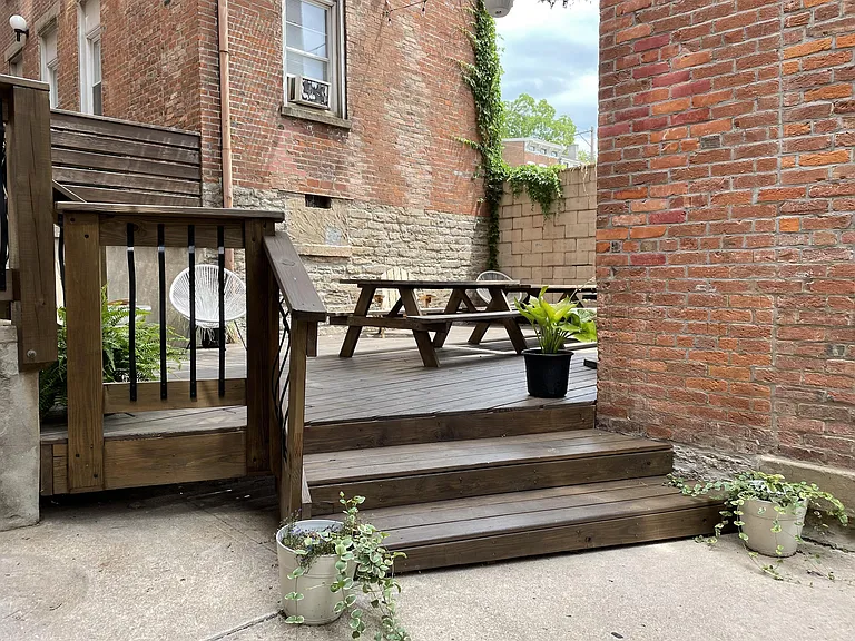 105 E Clifton Ave — Photo 16