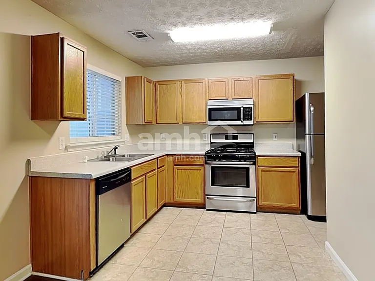 836 Windcroft Cir — Photo 3