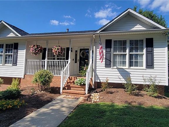 2nd image of 379 Woodbridge Dr