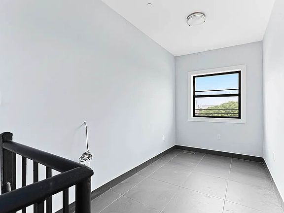 5th image of 737 Park Pl Unit Penthouse