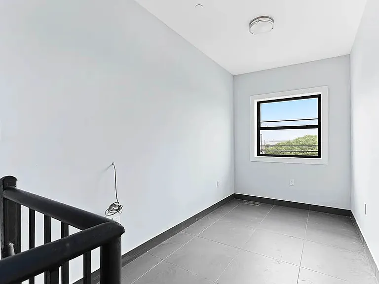 737 Park Pl #PENTHOUSE — Photo 5