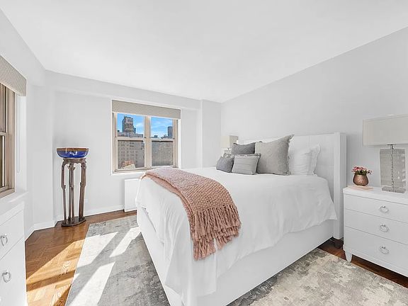 4th image of 137 E 36th St #11C